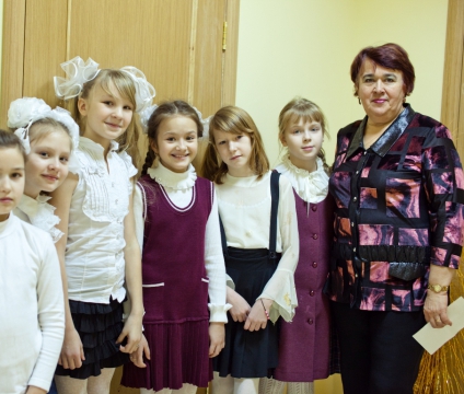 В городе 156 школ а детских садов. Лицей 329 Санкт-Петербург.